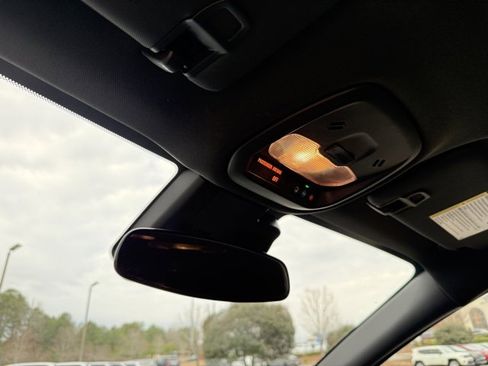 Used 2025 Buick Envista Sport Touring image 25