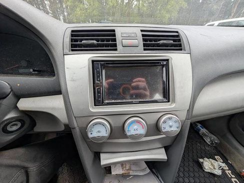 Used 2010 Toyota Camry LE FWD image 36