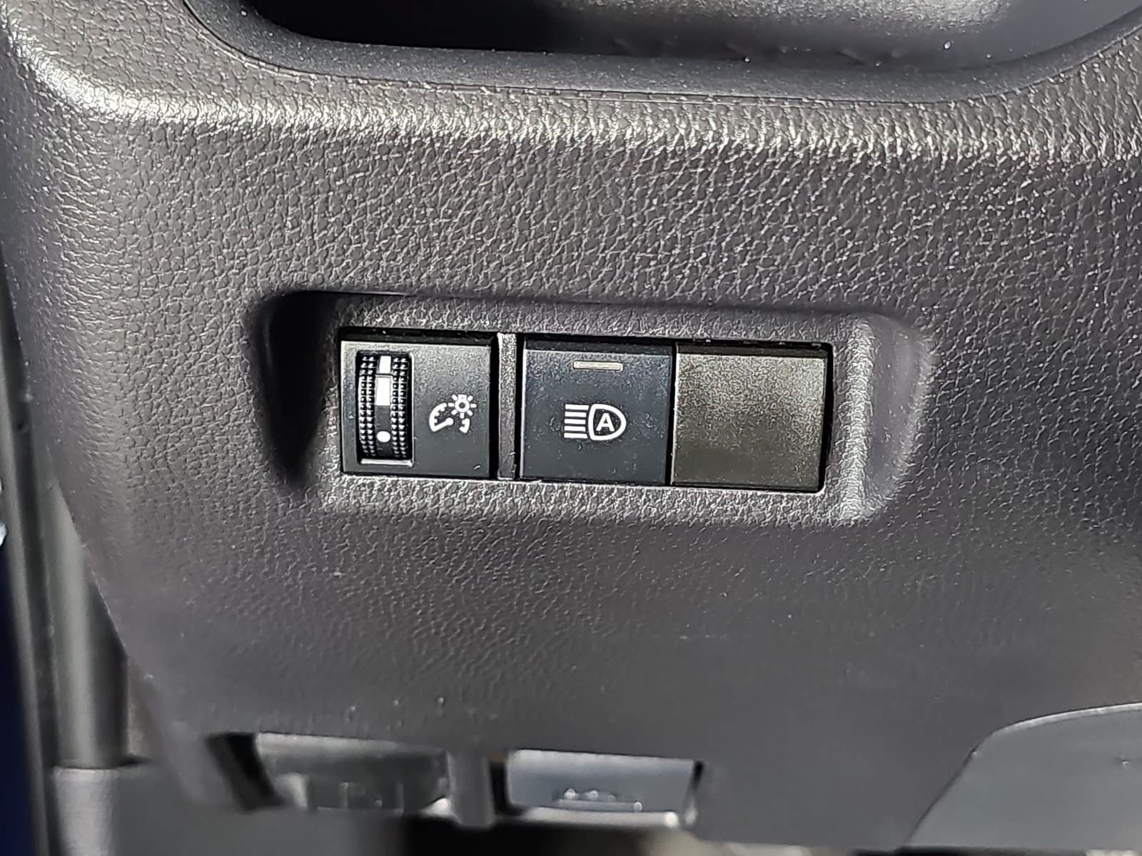 Used 2025 Toyota RAV4 XLE AWD/4WD image 23