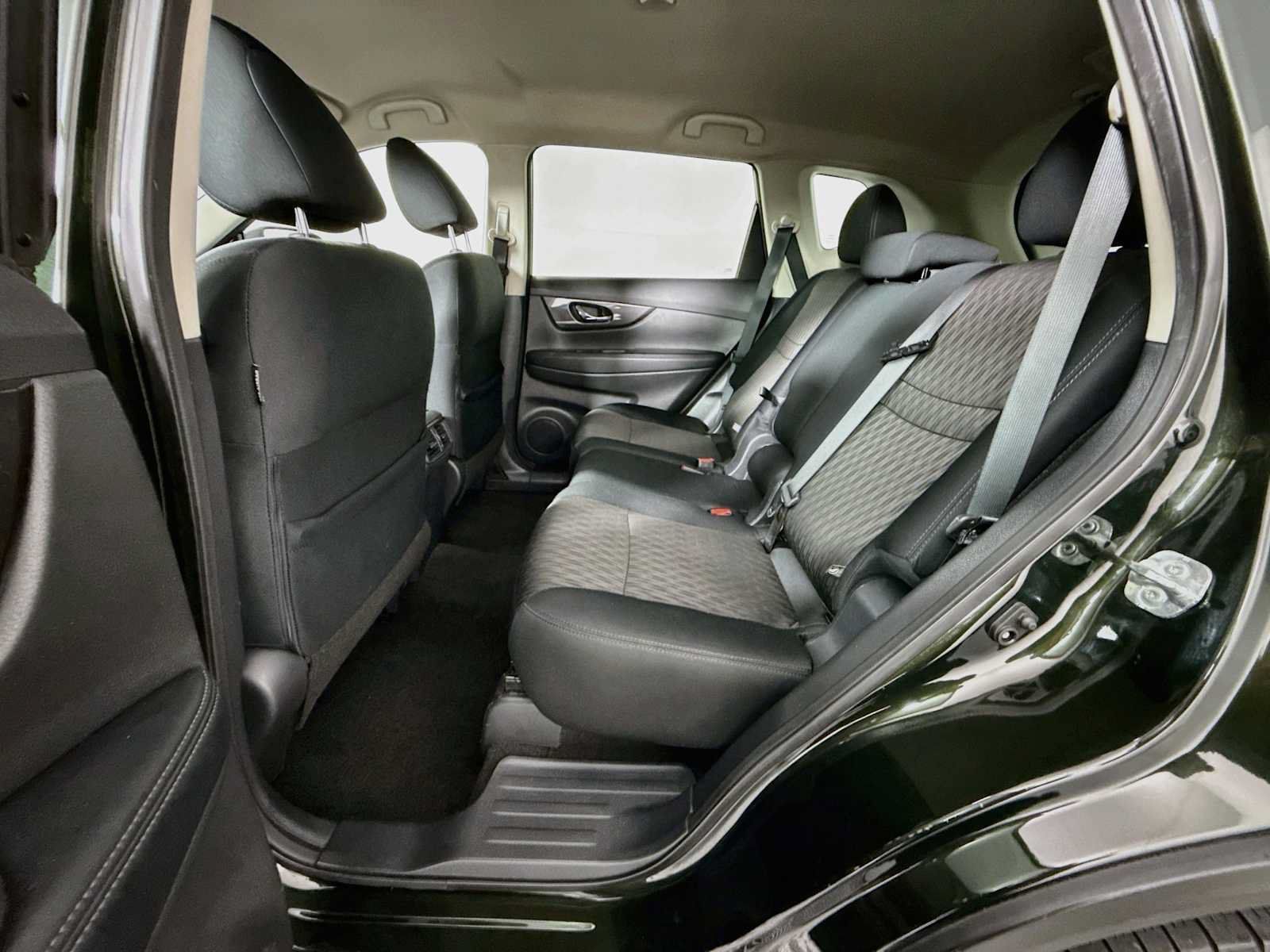 Used 2019 Nissan Rogue SV AWD/4WD image 22