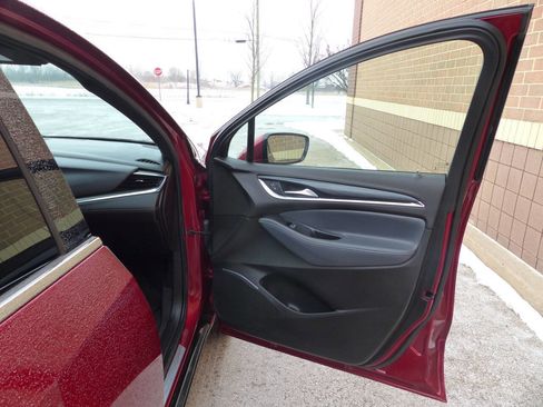 Used 2022 Buick Enclave Essence w/ Sport Touring Edition image 38