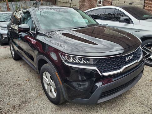 Used 2023 Kia Sorento LX image 3