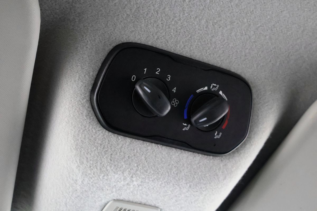 Used 2017 Ford Transit 150 XL RWD image 33