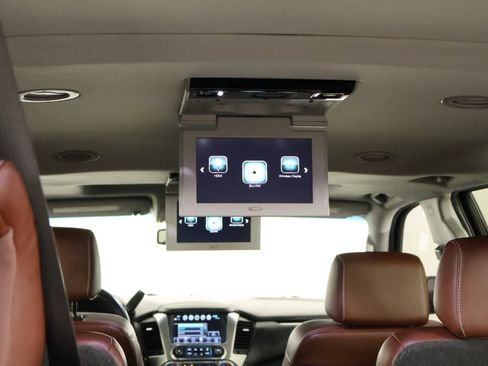 Used 2019 Chevrolet Suburban Premier w/ Premier Plus Edition image 17