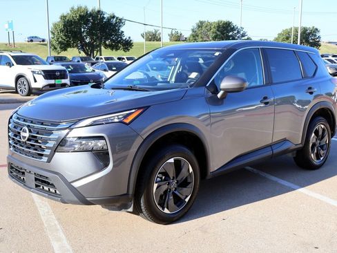 Used 2025 Nissan Rogue SV AWD/4WD image 3