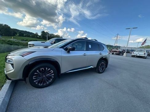 Used 2025 Nissan Rogue Platinum w/ Platinum Premium Package AWD/4WD image 13