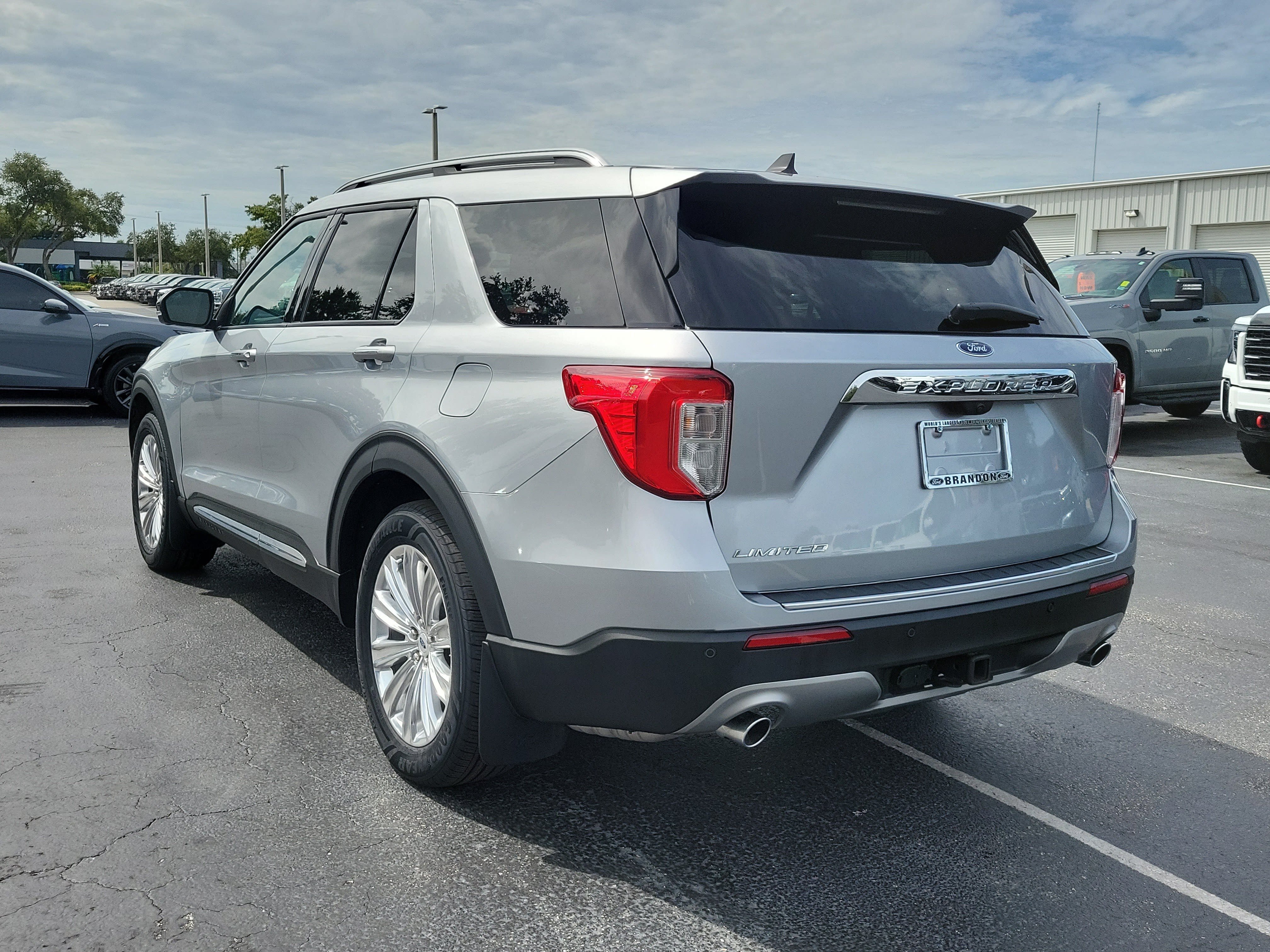 Used 2023 Ford Explorer Limited w/ Equipment Group 301A RWD image 7