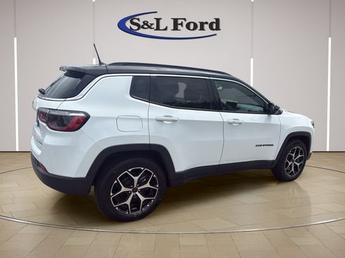 Used 2025 Jeep Compass Limited AWD/4WD image 8