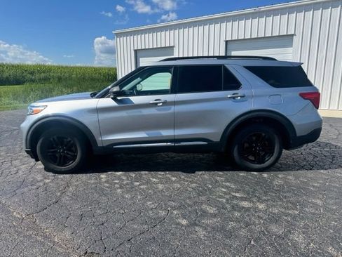 Used 2020 Ford Explorer XLT w/ Comfort Package AWD/4WD image 2
