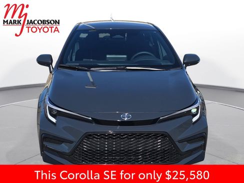 Used 2026 Toyota Corolla SE image 3