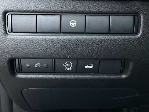 Used 2025 Nissan Rogue SV image 29