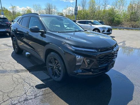Used 2024 Chevrolet Trax ACTIV w/ Sunroof Package FWD image 4