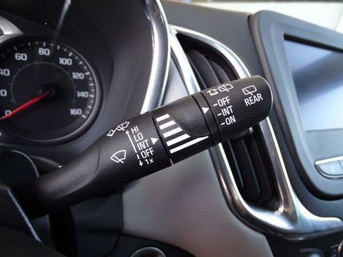 Used 2024 Chevrolet Equinox LS w/ LS Convenience Package FWD image 18