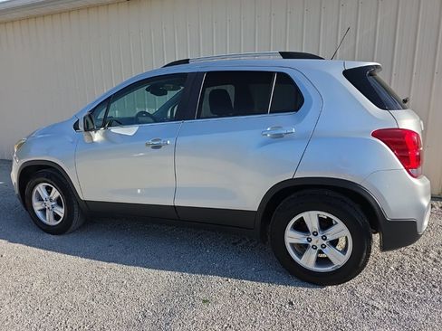 Used 2019 Chevrolet Trax LT w/ LT Convenience Package FWD image 8