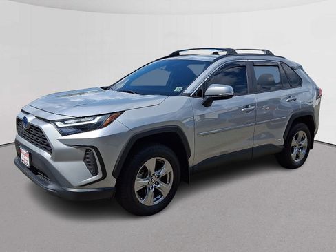 Used 2024 Toyota RAV4 XLE w/ Convenience Package AWD/4WD image 5