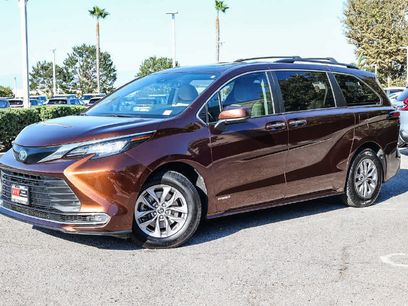Used 2021 Toyota Sienna XLE