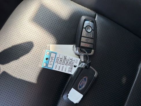 Certified 2024 Ford Escape Platinum AWD/4WD image 11