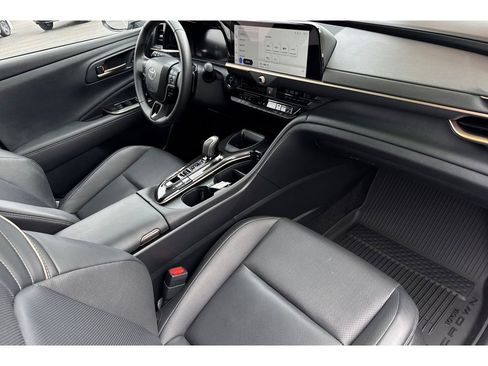 Used 2025 Toyota Crown Signia image 18