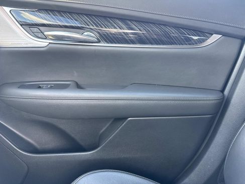 Certified 2025 Cadillac XT6 Premium Luxury image 23