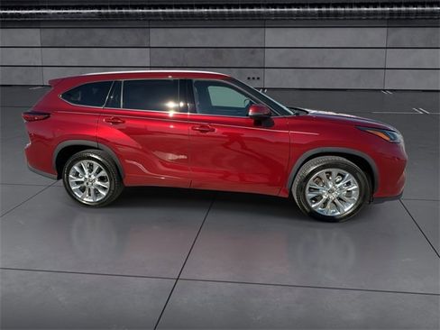 Used 2021 Toyota Highlander Limited image 9