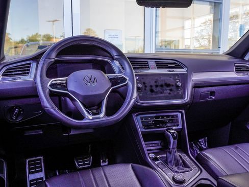 Used 2022 Volkswagen Tiguan SE R-Line image 5