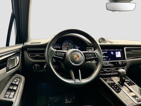Certified 2022 Porsche Macan S AWD/4WD image 25
