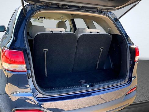 Used 2018 Kia Sorento AWD image 5