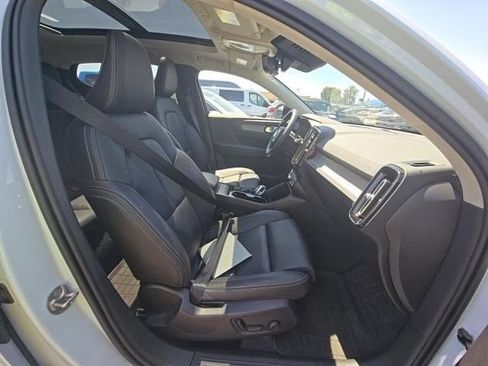 Used 2026 Volvo XC40 B5 Plus AWD/4WD image 5