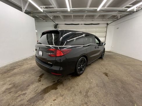 Used 2024 Honda Odyssey Sport image 6