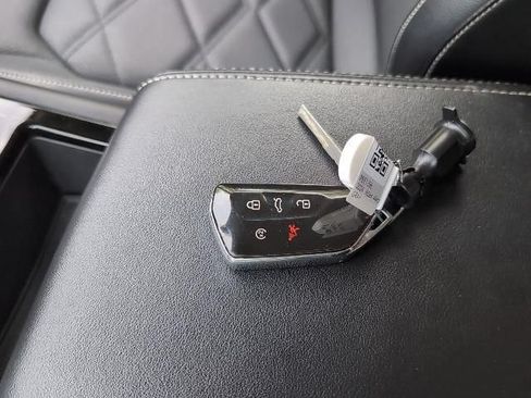 Used 2024 Volkswagen Atlas SE AWD/4WD image 34