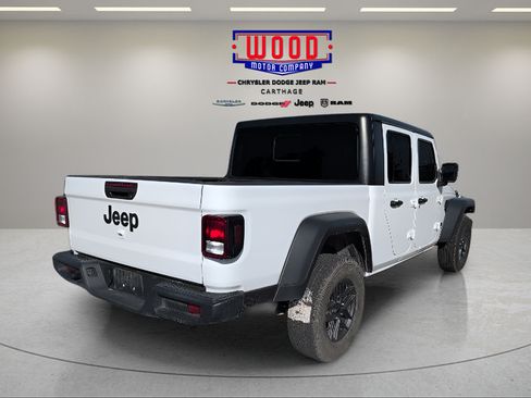 Used 2025 Jeep Gladiator Sport AWD/4WD image 3