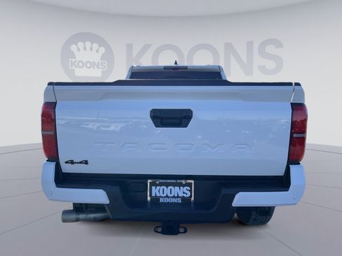 Used 2025 Toyota Tacoma TRD Off-Road image 5