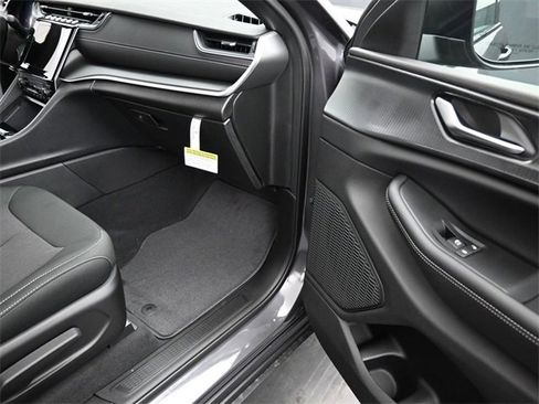 New 2025 Jeep Grand Cherokee Laredo X image 24