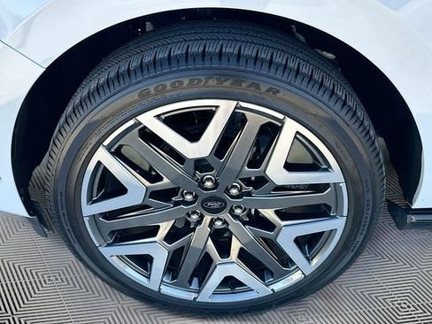 Certified 2025 Ford Expedition Max Platinum w/ Platinum Ultimate Package image 31