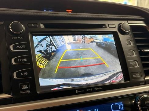 Used 2017 Toyota Highlander Limited AWD/4WD image 15