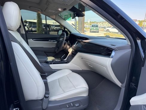 Used 2022 Cadillac XT6 Premium Luxury image 15
