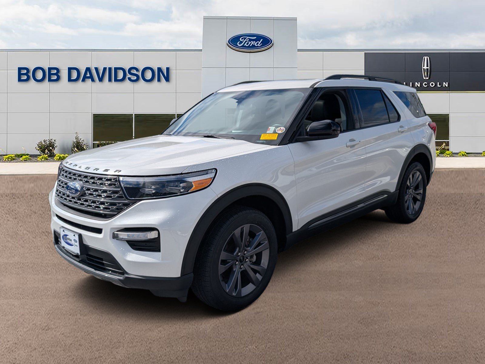Certified 2023 Ford Explorer XLT w/ Equipment Group 202A AWD/4WD image 1