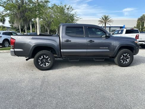 Used 2017 Toyota Tacoma TRD Off-Road AWD/4WD image 7