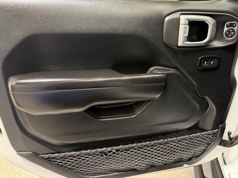 Used 2021 Jeep Wrangler Sport image 12