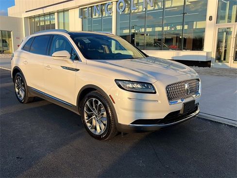 Used 2022 Lincoln Nautilus Reserve w/ Equipment Group 201A image 2