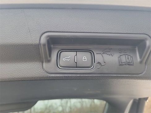 Used 2022 Ford Explorer Timberline image 11