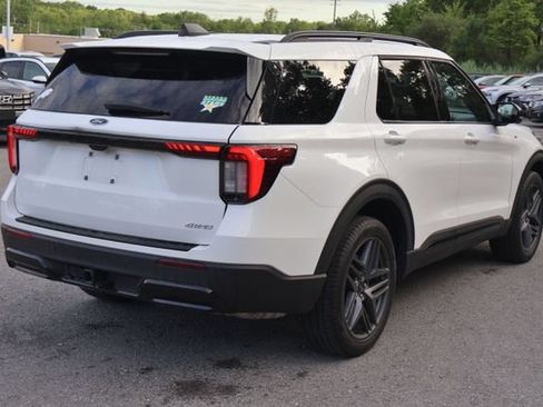 Used 2025 Ford Explorer ST-Line w/ ST-Line Street Pack AWD/4WD image 6