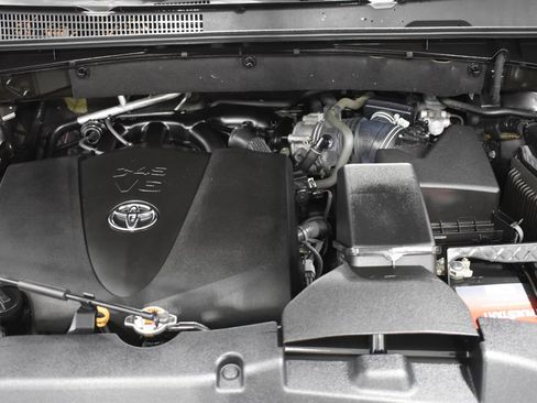 Used 2019 Toyota Highlander SE w/ Nightshade Edition AWD/4WD image 39