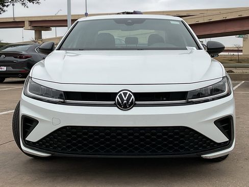 Used 2025 Volkswagen Jetta Sport image 3