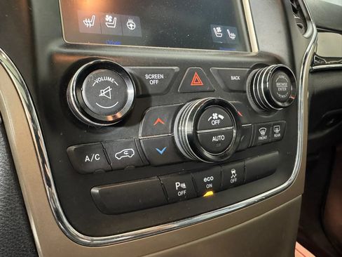 Used 2014 Jeep Grand Cherokee Overland AWD/4WD image 21