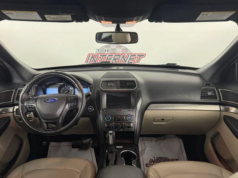 Used 2019 Ford Explorer XLT w/ Equipment Group 202A AWD/4WD image 11