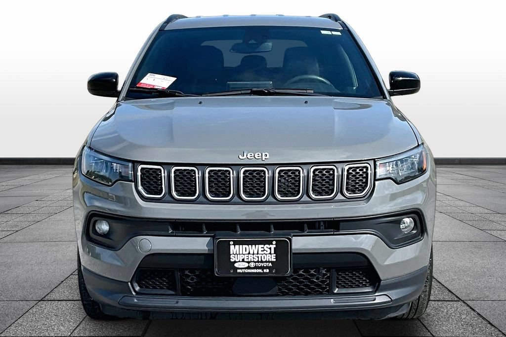 Used 2024 Jeep Compass Latitude w/ Altitude Special Edition AWD/4WD image 3