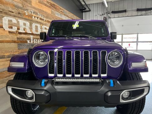 Used 2023 Jeep Wrangler Unlimited Sahara w/ Cold Weather Group AWD/4WD image 35
