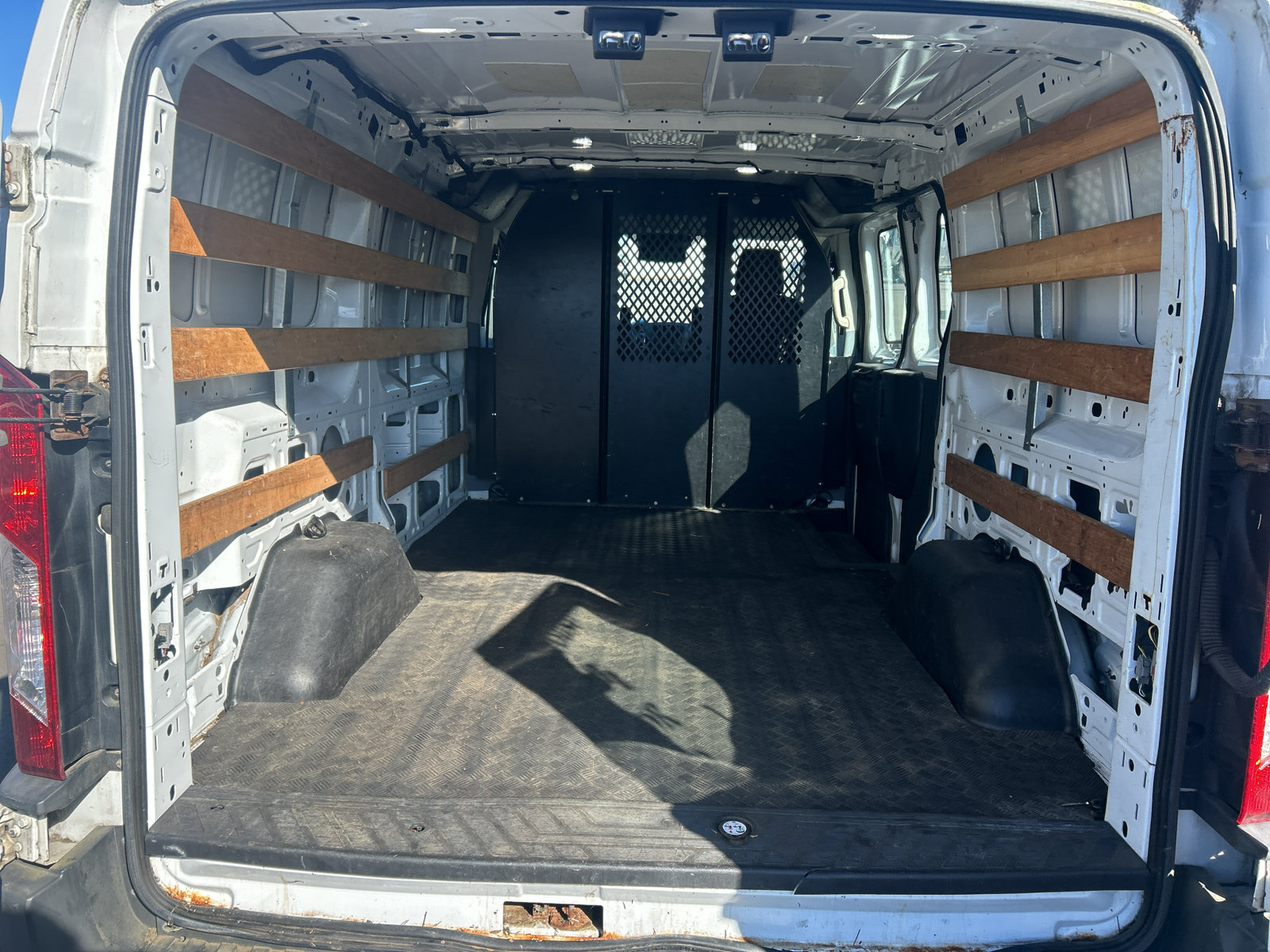 Used 2018 Ford Transit 250 130 Low Roof w/ Exterior Upgrade Package RWD image 11