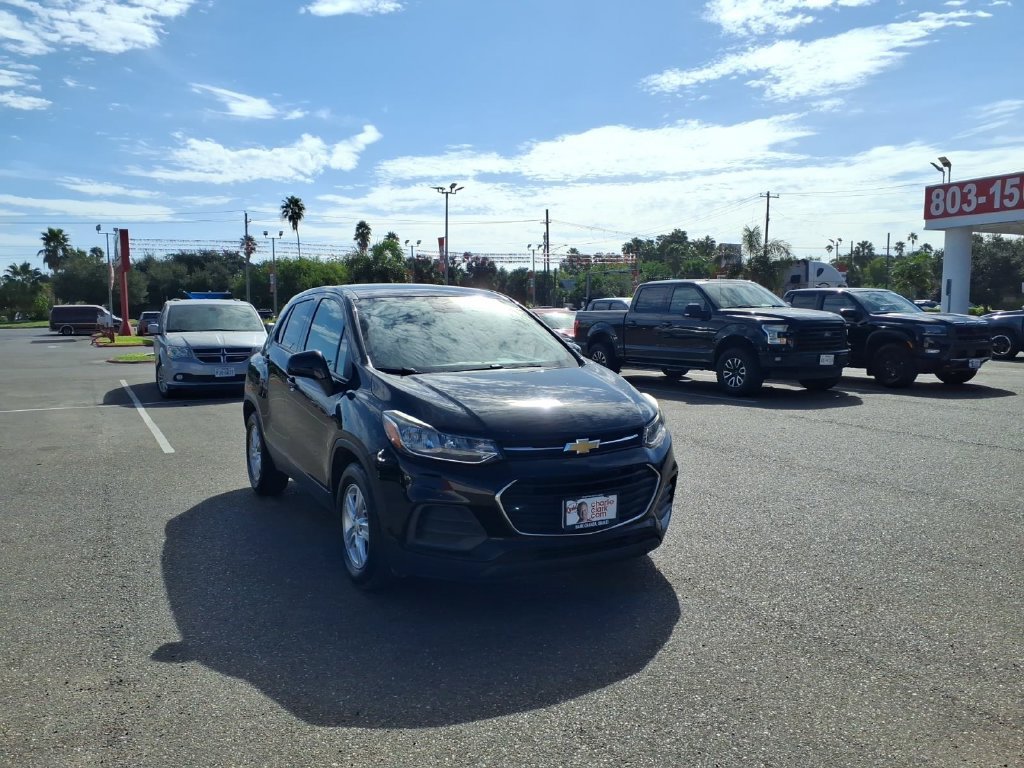 Used 2022 Chevrolet Trax LS w/ Tint and Cruise Package FWD image 7